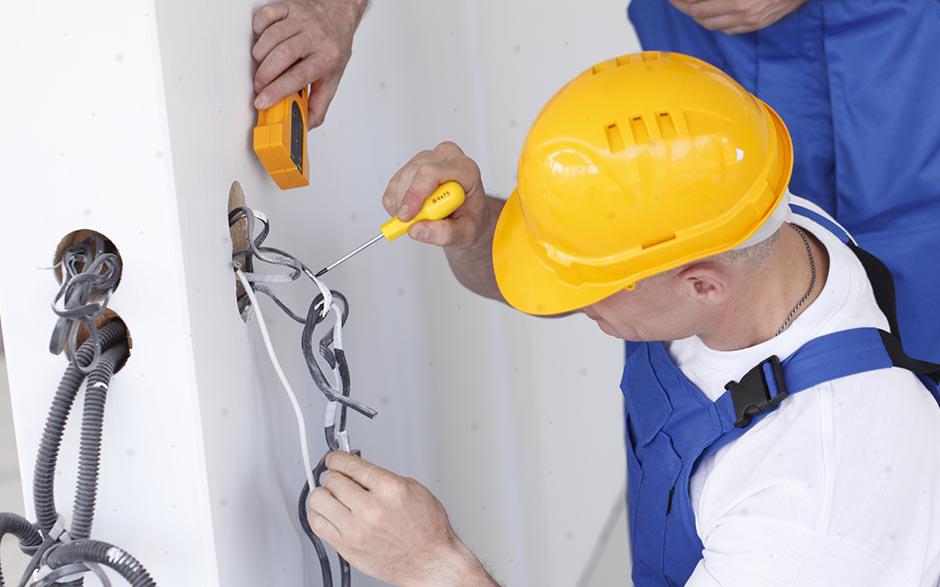 je recherche un électricien Courdimanche